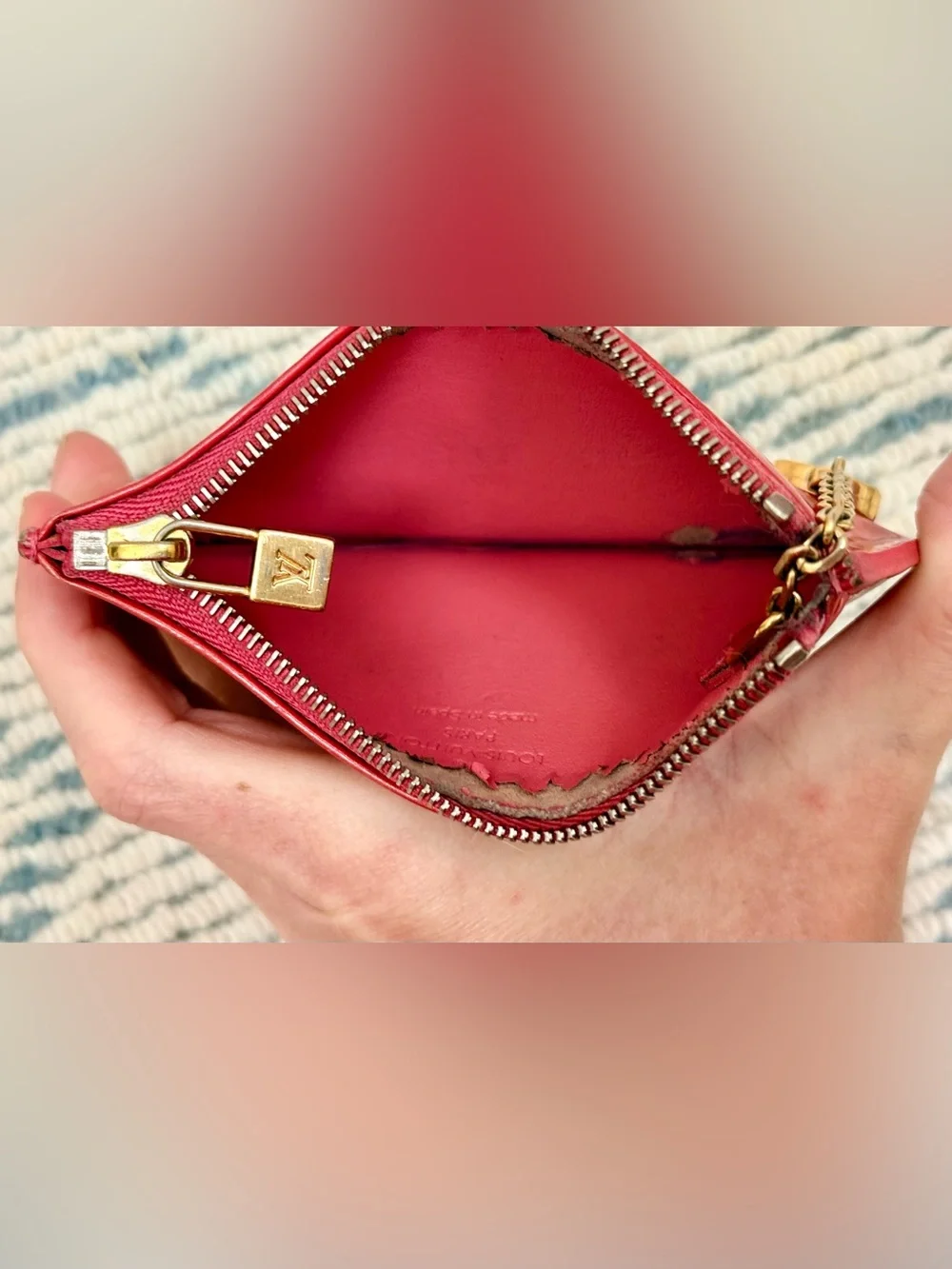 LOUIS VUITTON Vintage Y2K Classic Red Monogram Vernis Key Pouch Pouchette Cles